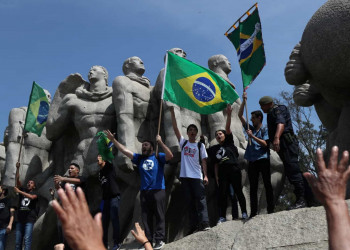 Manifestações contra Bolsonaro ocupam ruas no '7 de setembro'